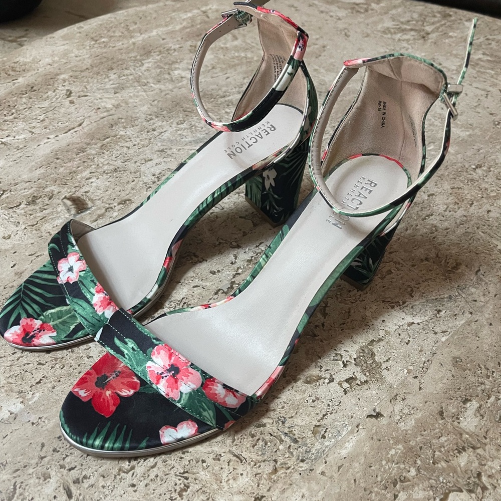 Kenneth Cole Reaction Black and Green Heels Ankle Strap